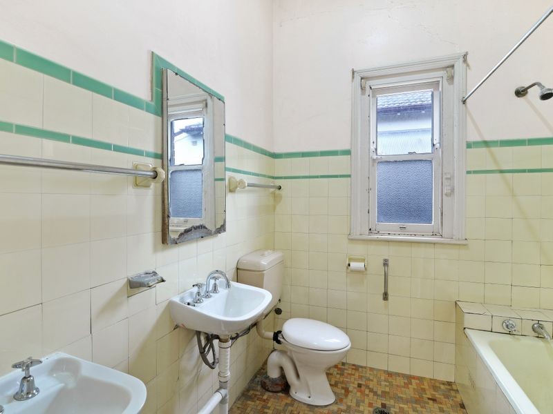 2 Boronia Avenue, Burwood NSW 2134