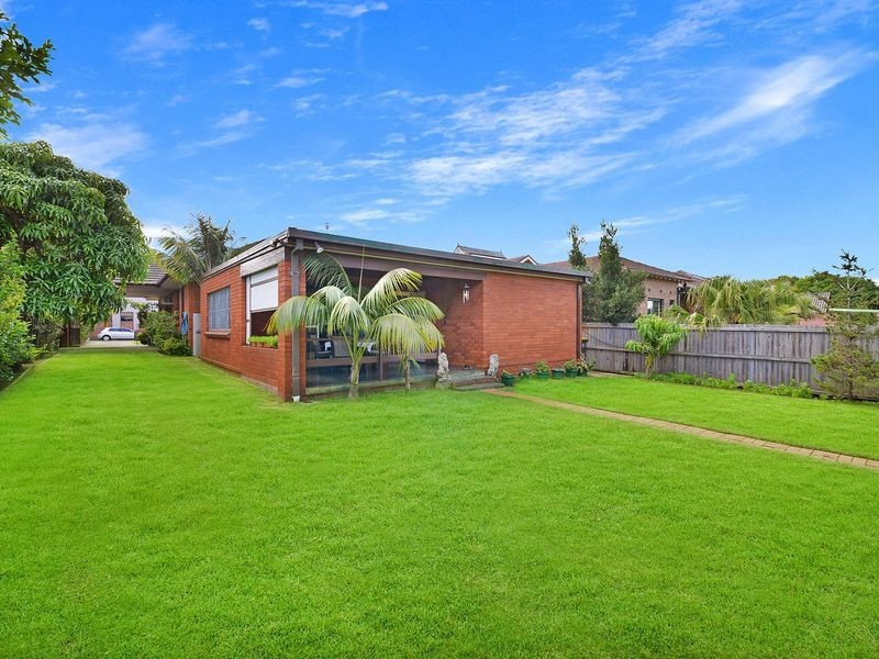 18 Clifton Avenue, Burwood NSW 2134