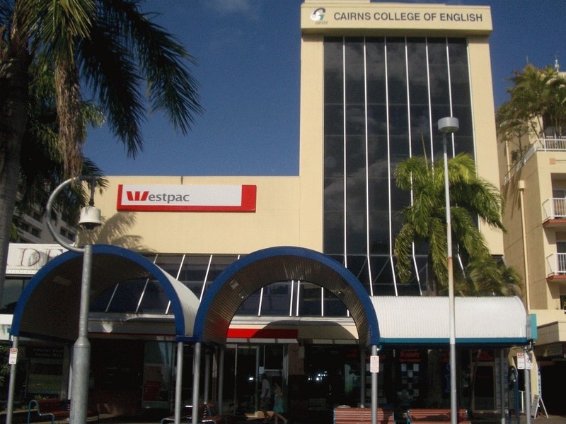 4/67 Lake Street, Cairns QLD 4870