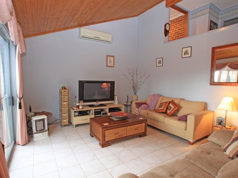 17 Michael Crescent, Kiama Downs NSW 2533