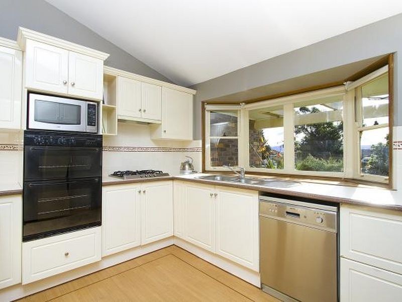 11 Thrower Avenue, Mount Warrigal NSW 2528