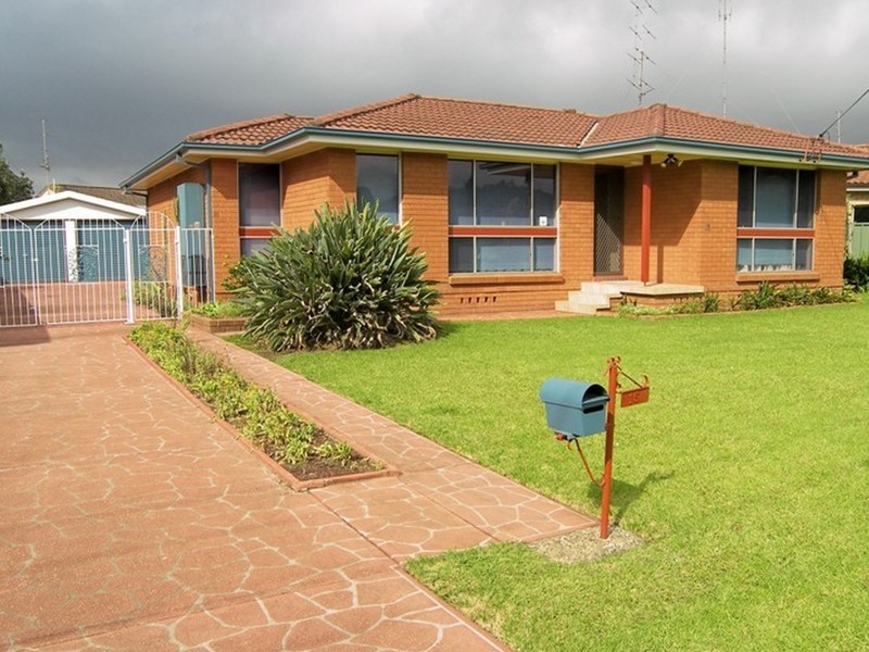 15 Brigadoon Circuit, Oak Flats NSW 2529