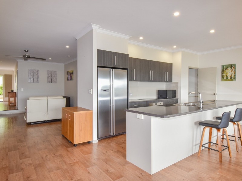 14 Lookout Place, Rosenthal Heights QLD 4370