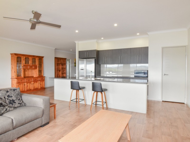 14 Lookout Place, Rosenthal Heights QLD 4370