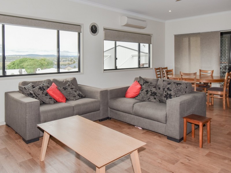 14 Lookout Place, Rosenthal Heights QLD 4370