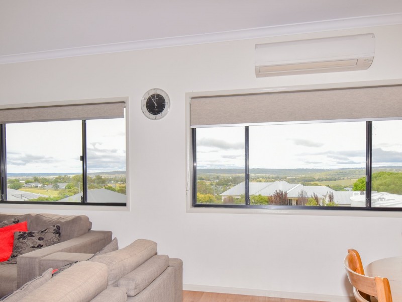 14 Lookout Place, Rosenthal Heights QLD 4370