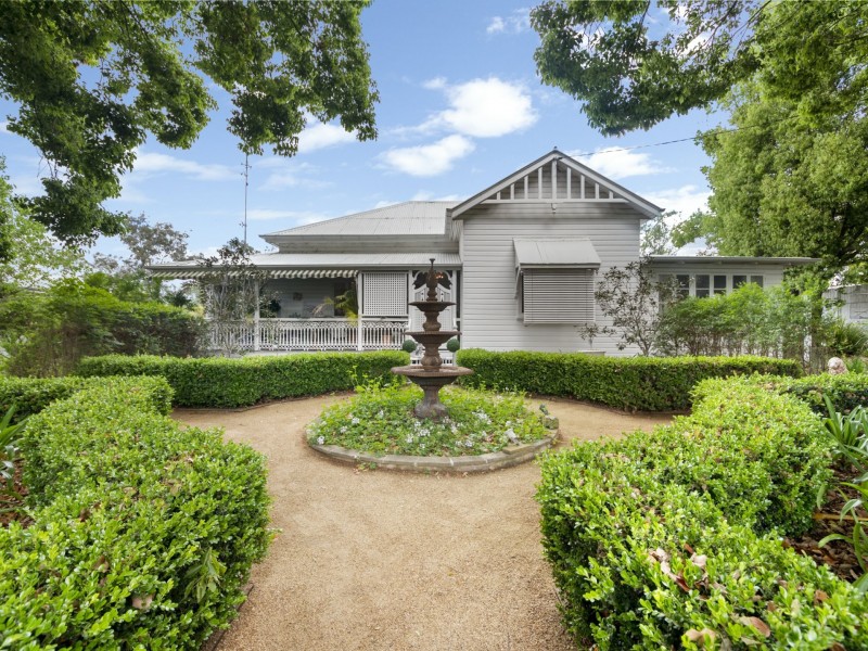 54 Locke Street, Warwick QLD 4370