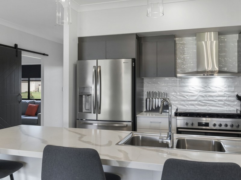 20 Lakeview Avenue, Rosenthal Heights QLD 4370