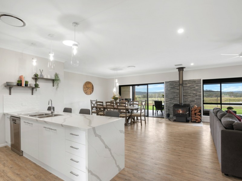 20 Lakeview Avenue, Rosenthal Heights QLD 4370