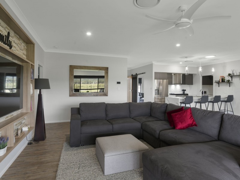 20 Lakeview Avenue, Rosenthal Heights QLD 4370