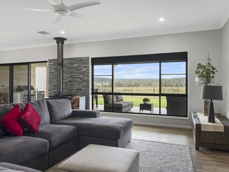 20 Lakeview Avenue, Rosenthal Heights QLD 4370