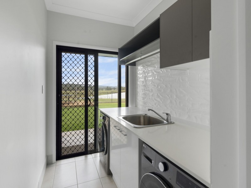 20 Lakeview Avenue, Rosenthal Heights QLD 4370