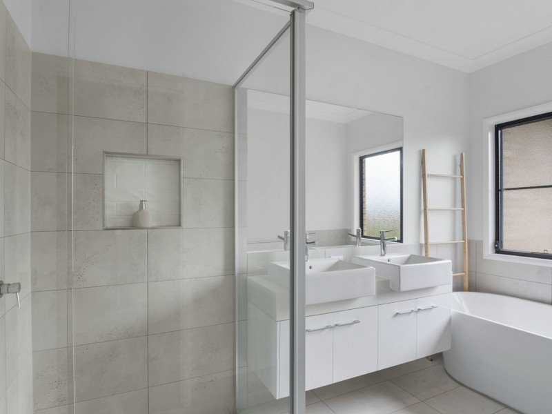 20 Lakeview Avenue, Rosenthal Heights QLD 4370