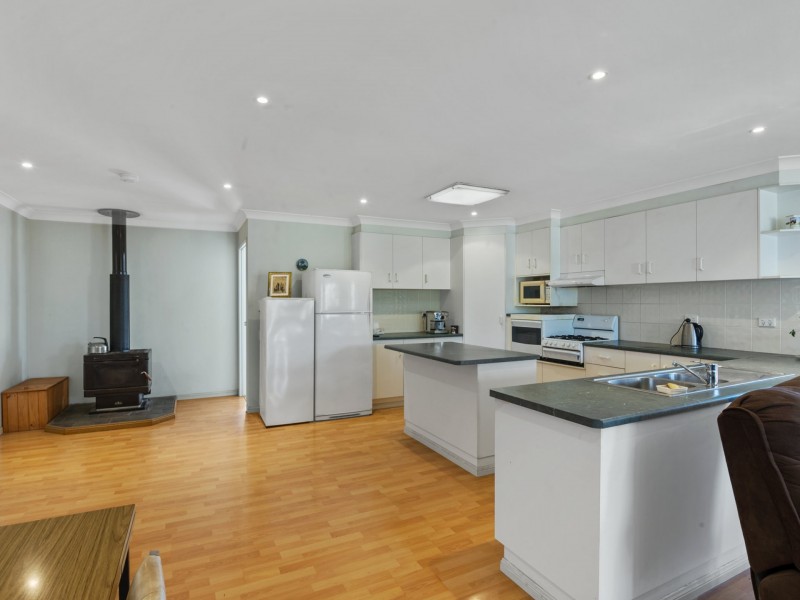 102 Pink Gum Lane, Leslie Dam QLD 4370