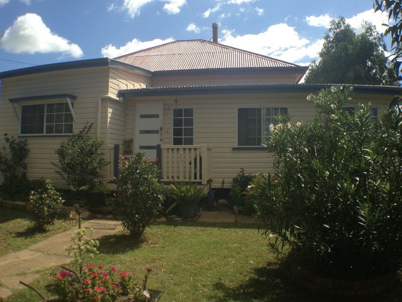 11 Lyons St, Warwick QLD 4370