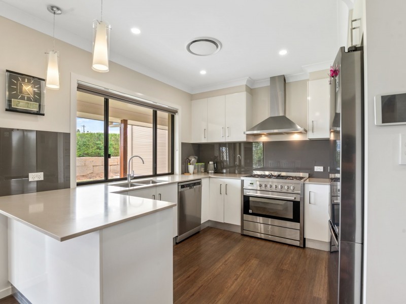 5 Lookout Place, Rosenthal Heights QLD 4370