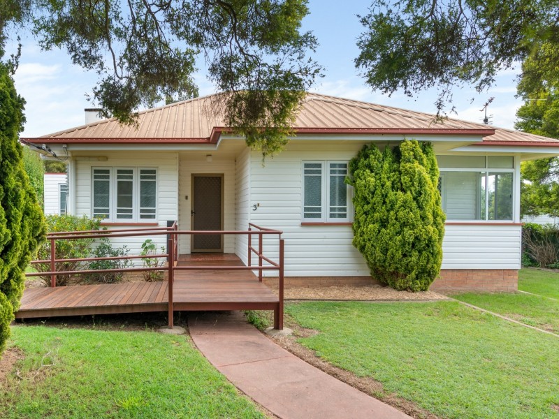 3A Locke Street, Warwick QLD 4370