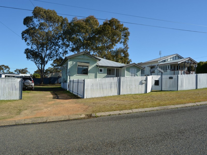 42 Furness Cresent, Warwick QLD 4370