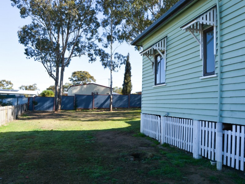 42 Furness Cresent, Warwick QLD 4370