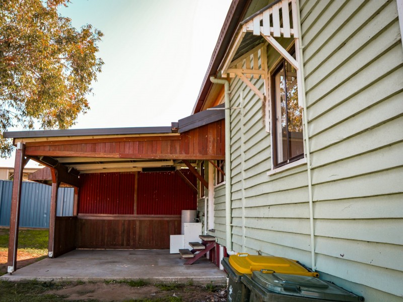 42 Furness Cresent, Warwick QLD 4370