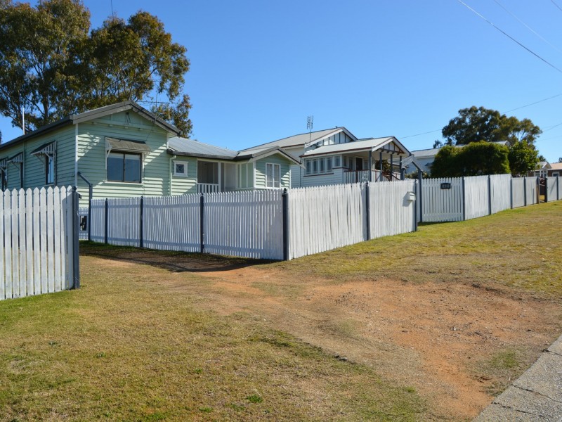 42 Furness Cresent, Warwick QLD 4370