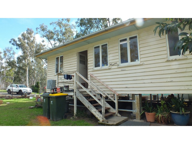 41 Lester Street, Pratten QLD 4370