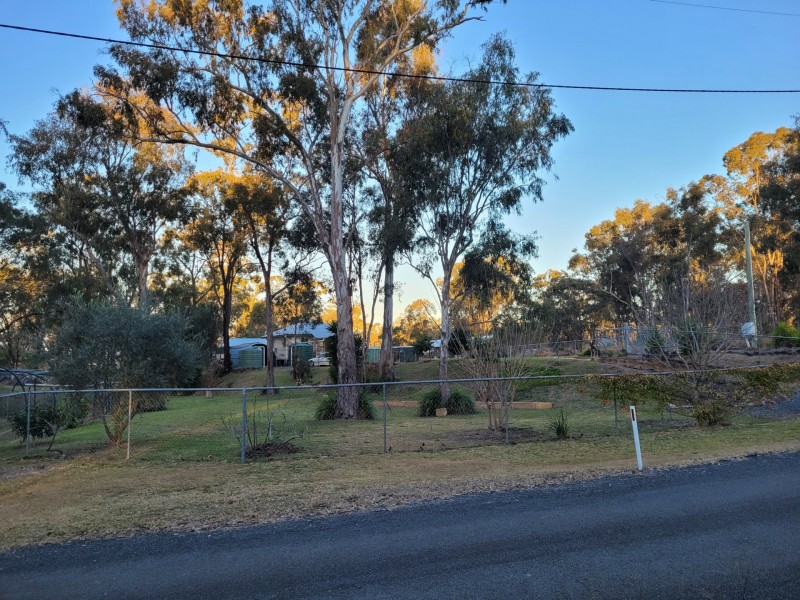 41 Lester Street, Pratten QLD 4370