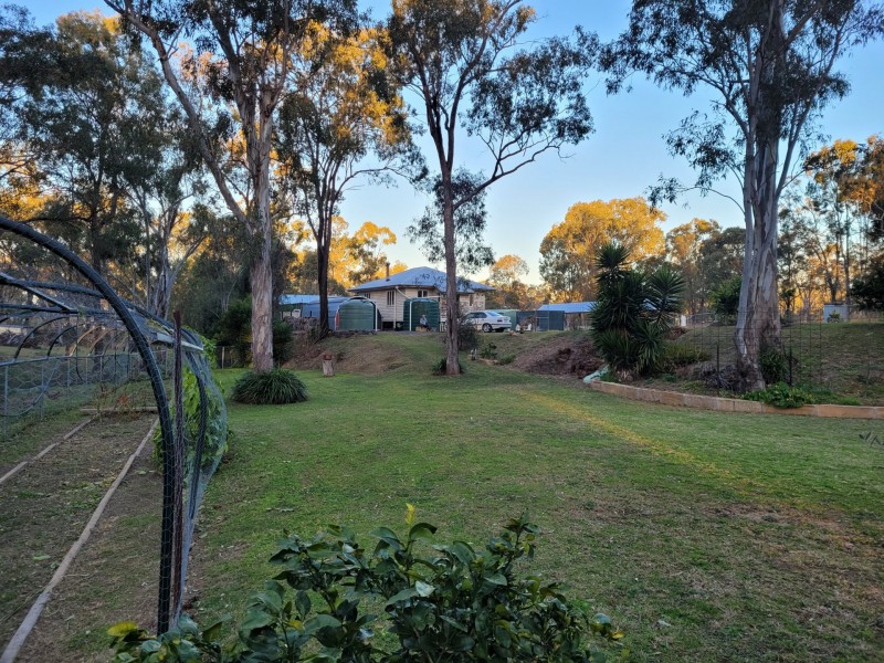41 Lester Street, Pratten QLD 4370