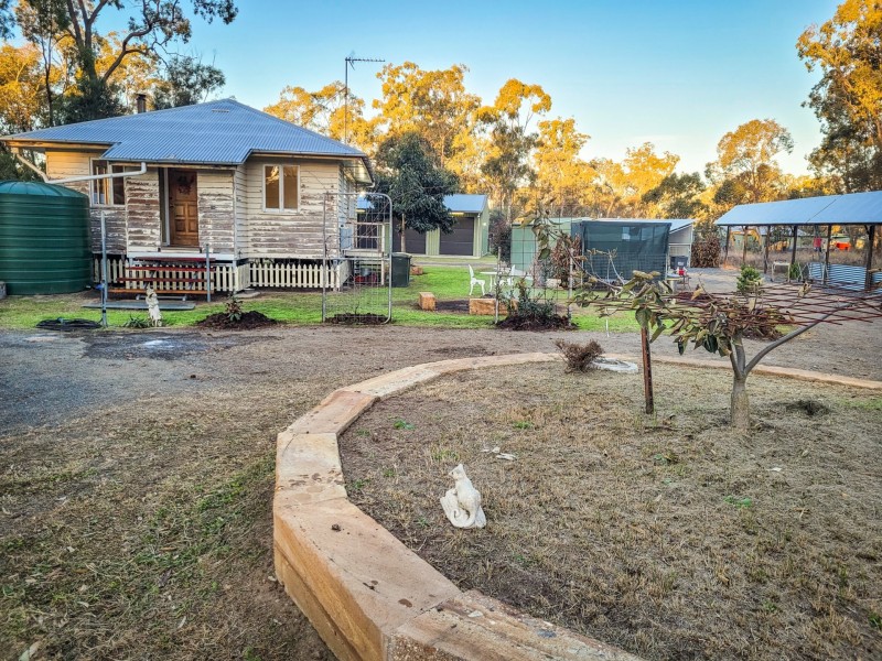 41 Lester Street, Pratten QLD 4370