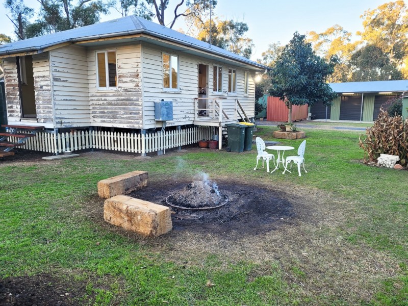 41 Lester Street, Pratten QLD 4370