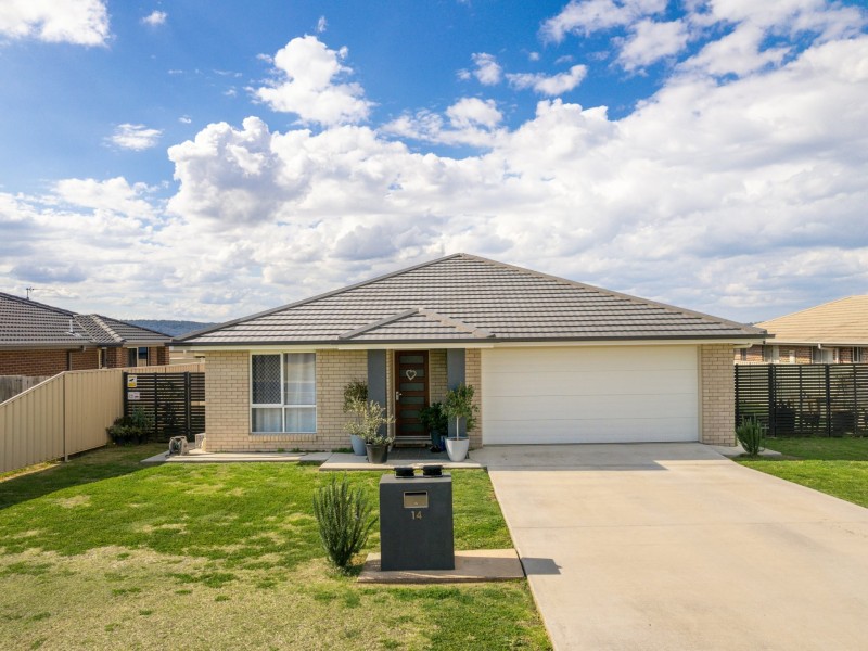 14 Derby Drive, Rosenthal Heights QLD 4370