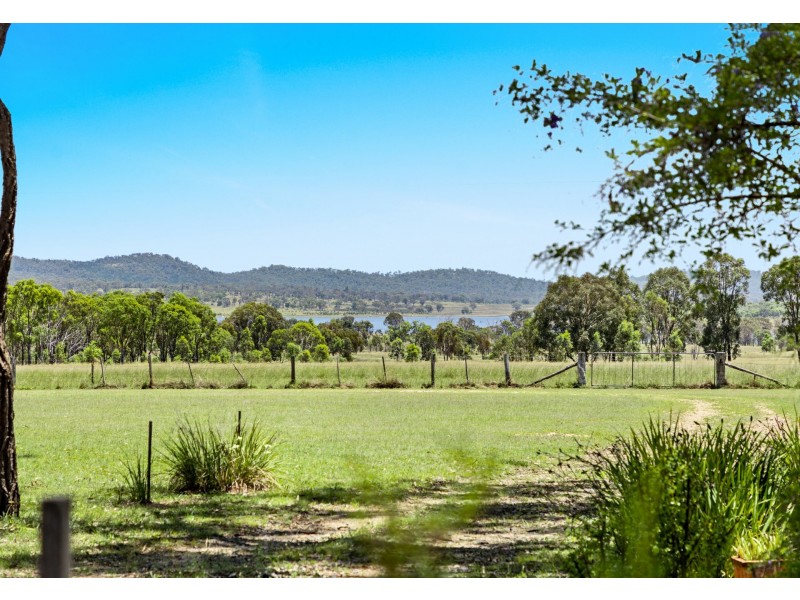 212 Woodhill Road, Leslie Dam QLD 4370