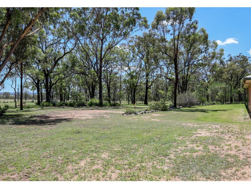 212 Woodhill Road, Leslie Dam QLD 4370