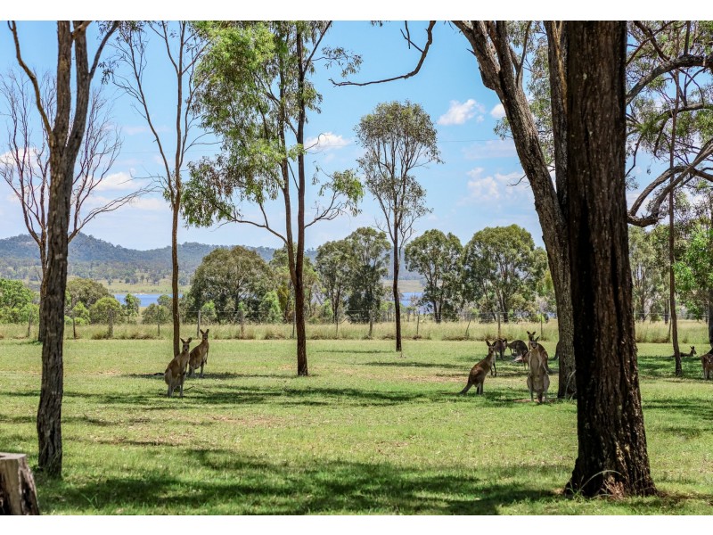 212 Woodhill Road, Leslie Dam QLD 4370