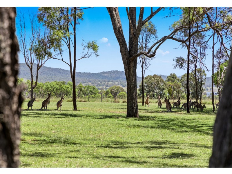 212 Woodhill Road, Leslie Dam QLD 4370