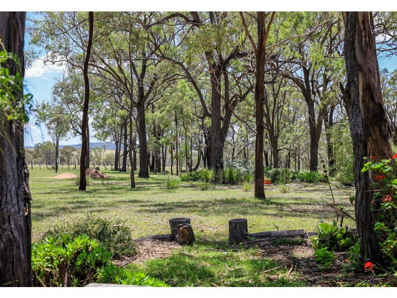 212 Woodhill Road, Leslie Dam QLD 4370