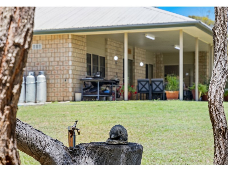 212 Woodhill Road, Leslie Dam QLD 4370