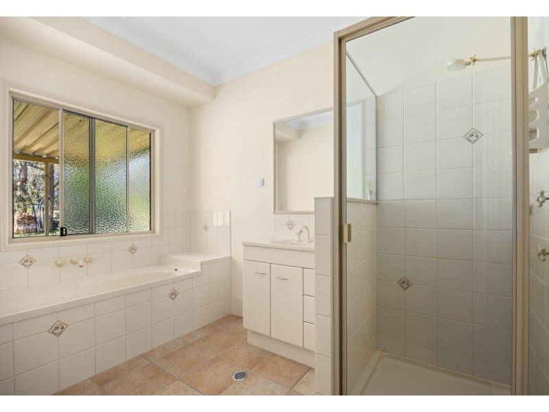 212 Woodhill Road, Leslie Dam QLD 4370