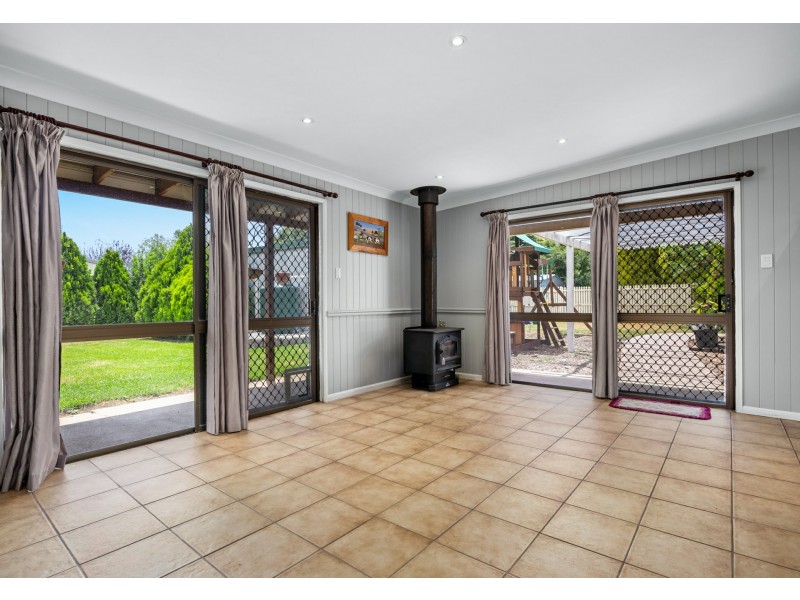 12 Drayton Street, Allora QLD 4362