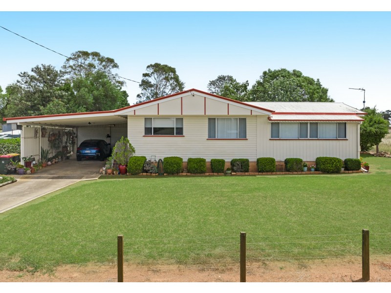 90 Newby Street, Rosenthal Heights QLD 4370