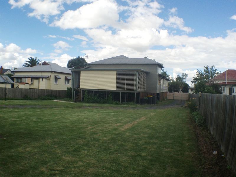 83 Guy Street, Warwick QLD 4370