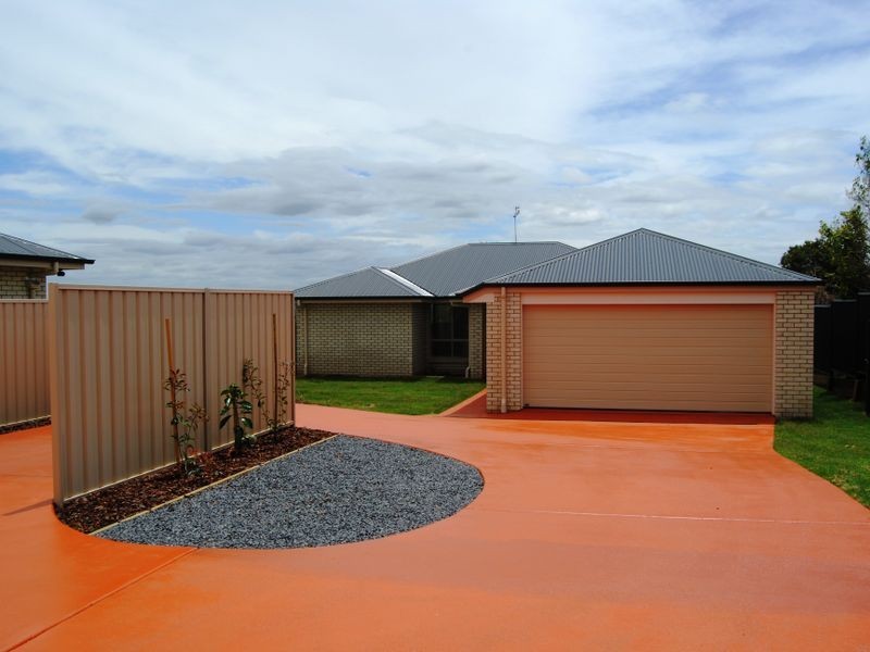 8b Lookout Place, Warwick QLD 4370
