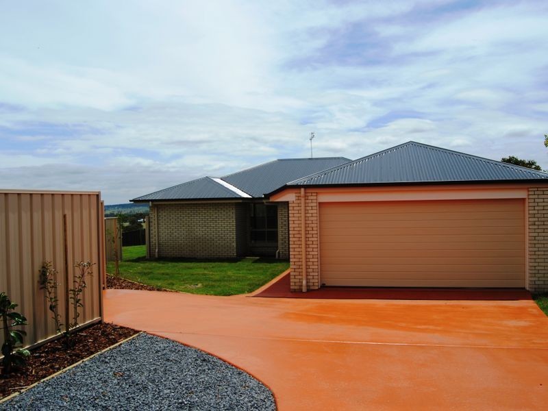 8b Lookout Place, Warwick QLD 4370