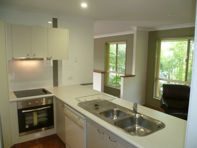 6 Hopman Court, Oxenford QLD 4210