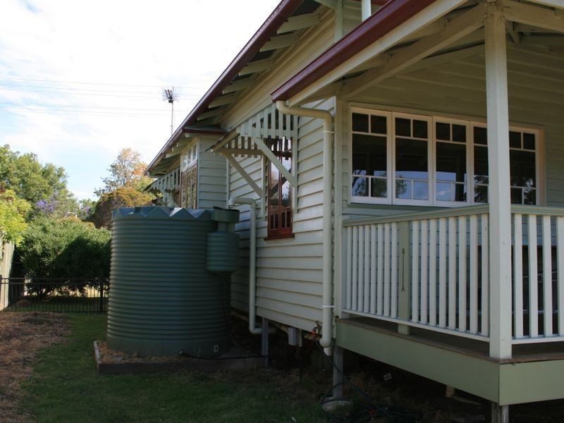 33 Locke Street, Warwick QLD 4370