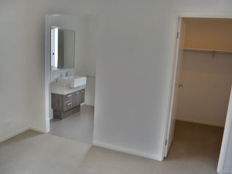 12 Capital Drive, Rosenthal Heights QLD 4370