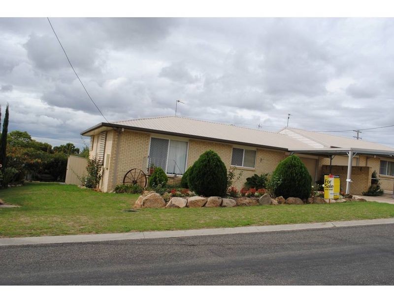 2/121 Locke Street, Warwick QLD 4370