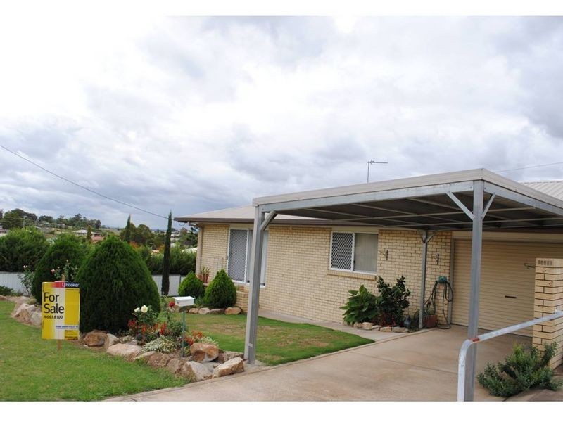 2/121 Locke Street, Warwick QLD 4370