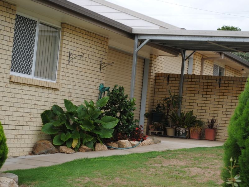 2/121 Locke Street, Warwick QLD 4370