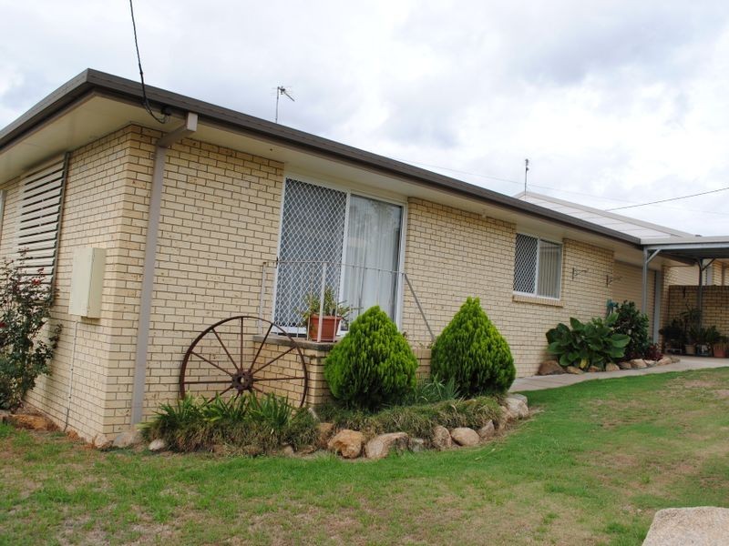 2/121 Locke Street, Warwick QLD 4370